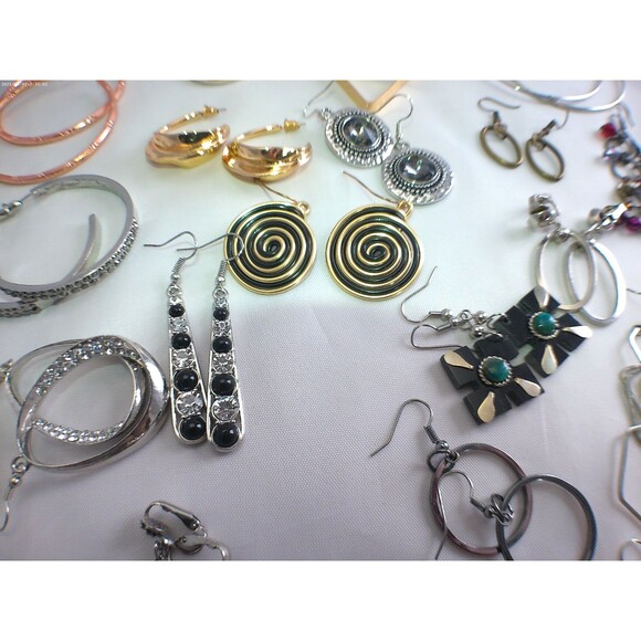 Vintage/Modern Drop Earrings Lot of 23 Rhinestones Beaded Silver Tone Gold Tone - Picture 5 of 6